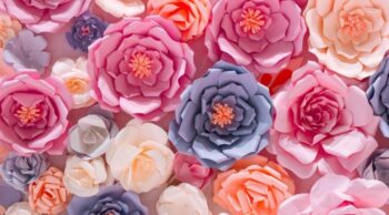 Veja como usar flores de papel para um enterro sustentável! Flores de papal para enterro sustentável.